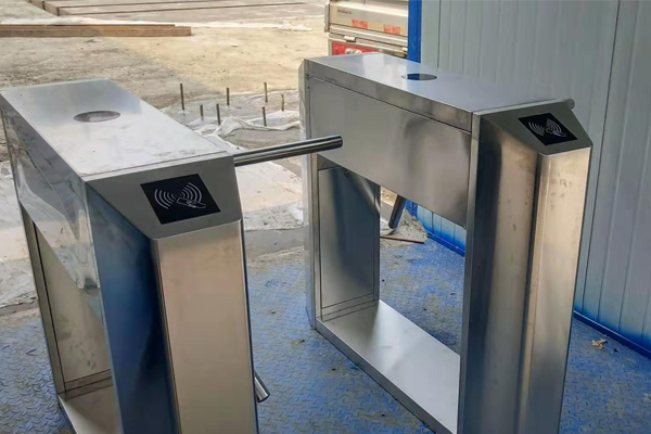 吾悅廣場第三批員工實名制通道道閘機(jī)安裝