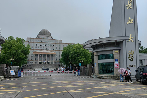 長江大學(xué)南校區(qū)車牌識(shí)別門禁、人行通道閘